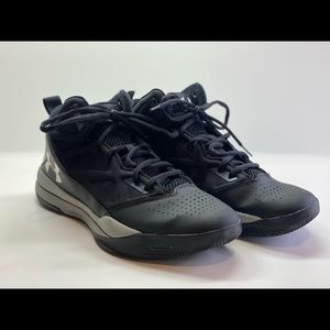 Under Armour men’s 8.5 basketball shoes